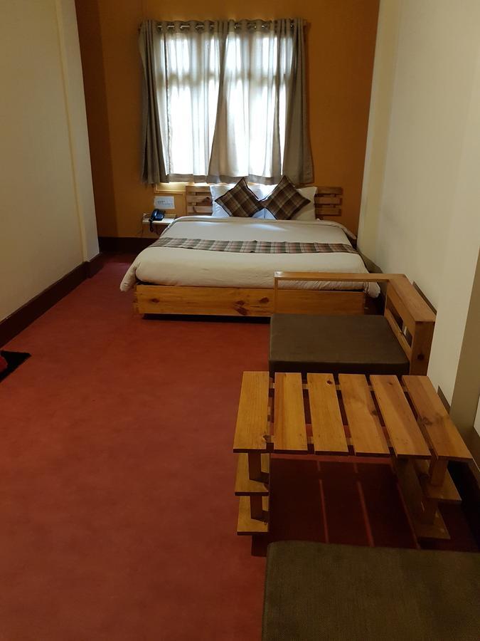 Oyo 5034 Living Roof Bed and Breakfast Shillong Exterior foto